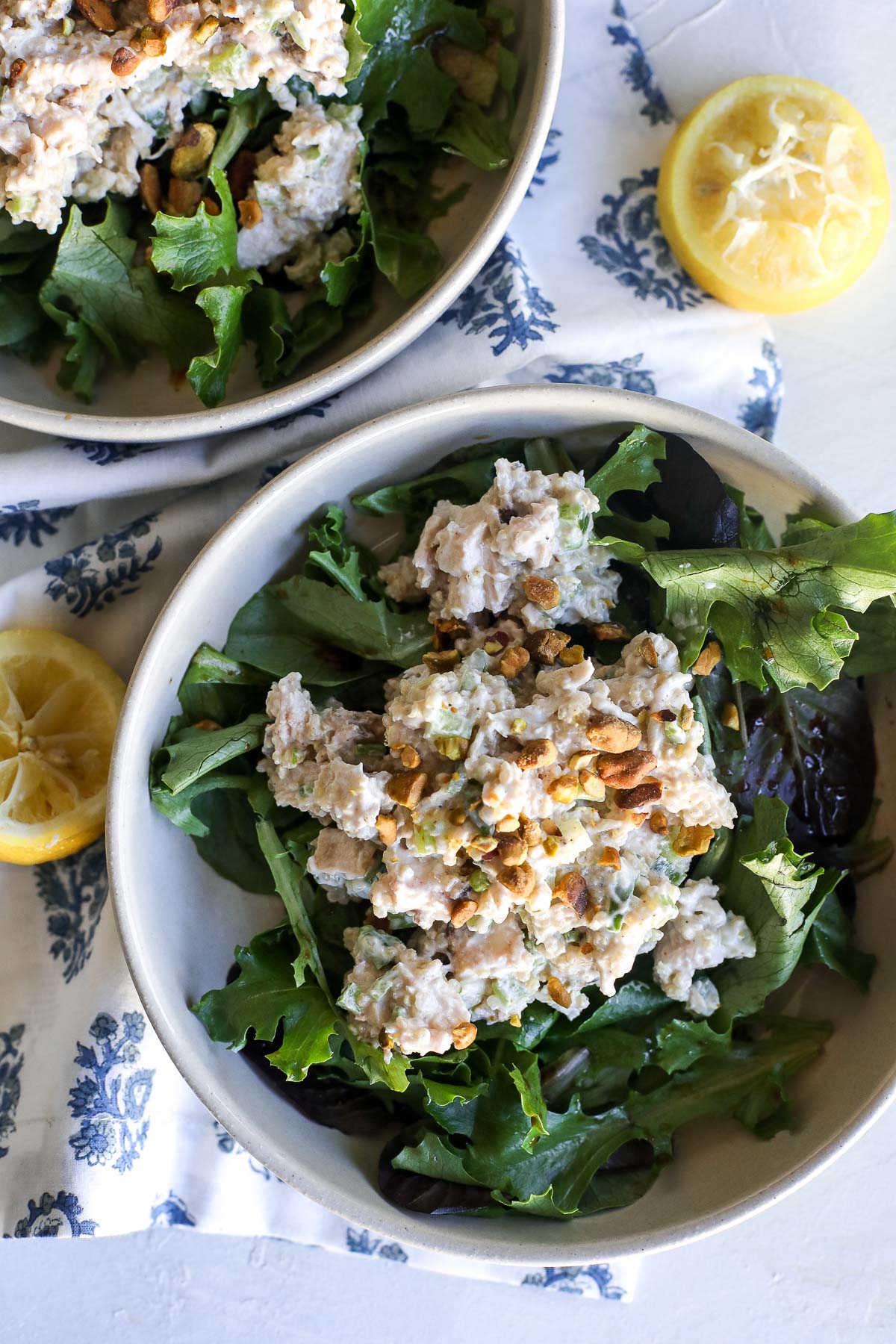 Refresh your mealtime with our Lemon Quinoa Chicken Salad recipe! Packed with flavor and protein, it's a delicious and nutritious choice.