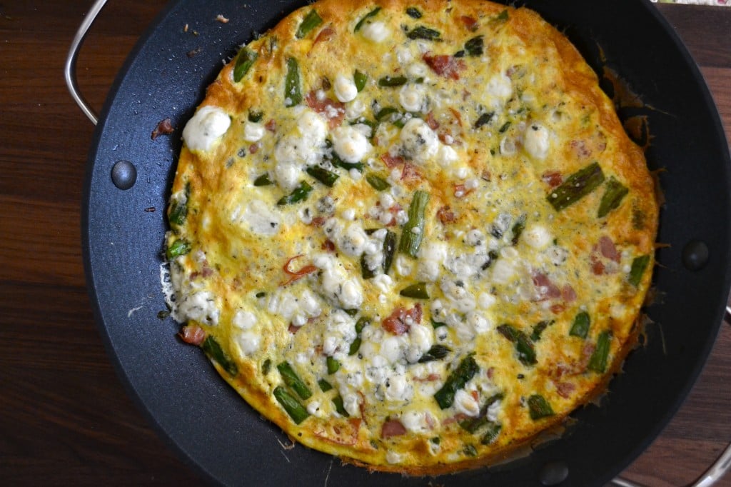 This Blue Cheese Frittata with Asparagus & Prosciutto is so easy and jam packed with flavor! Perfect for breakfast, lunch or even a light dinner! 