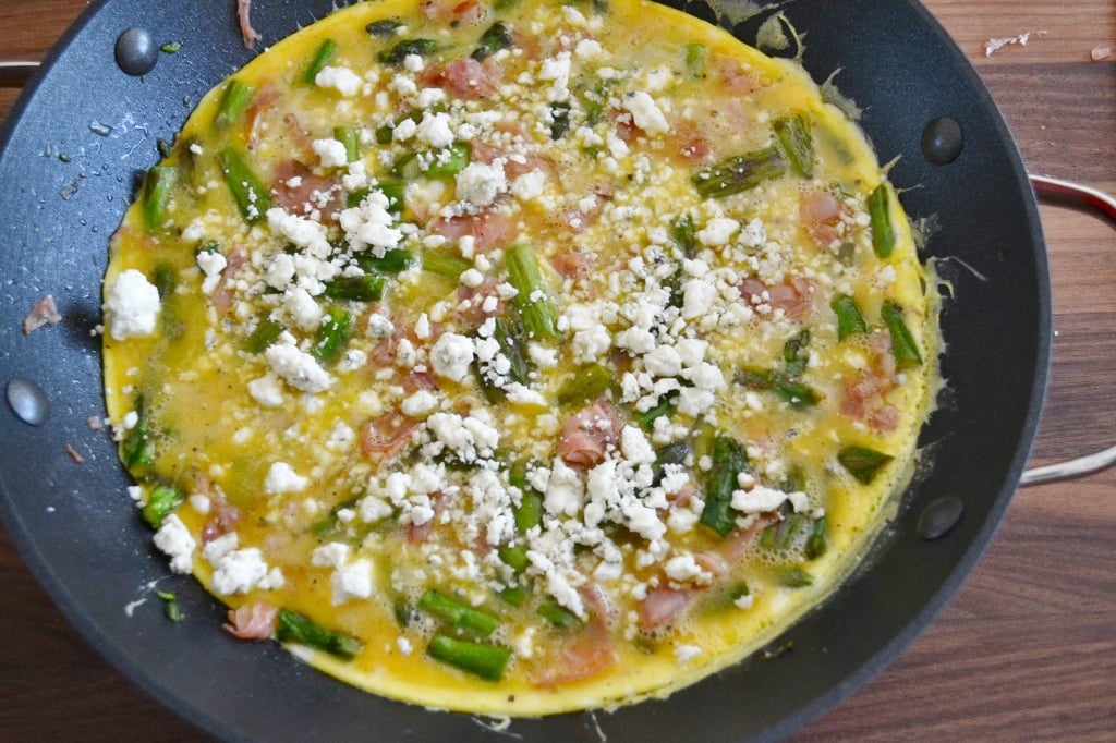 This Blue Cheese Frittata with Asparagus & Prosciutto is so easy and jam packed with flavor! Perfect for breakfast, lunch or even a light dinner! 