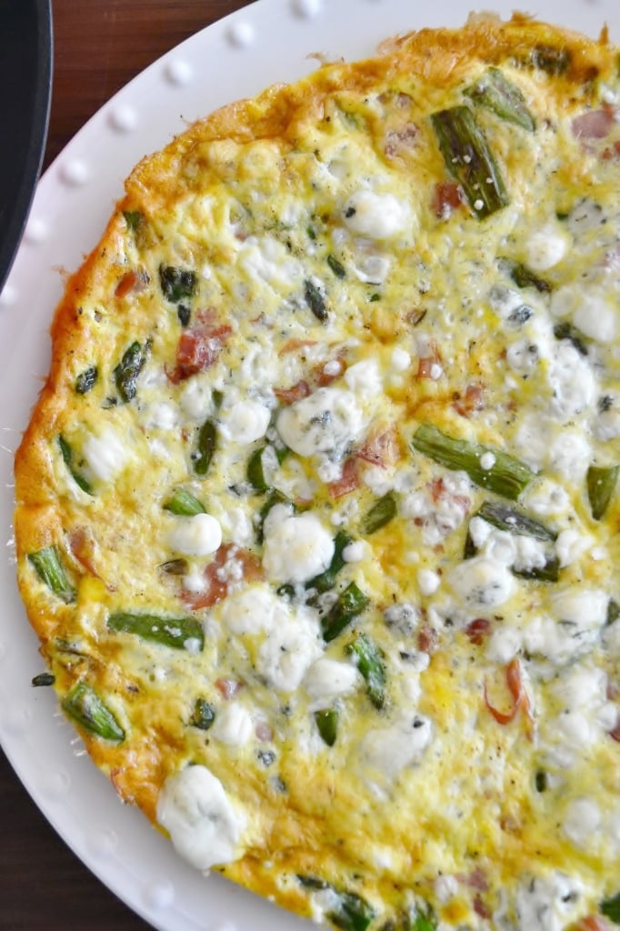 This Blue Cheese Frittata with Asparagus & Prosciutto is so easy and jam packed with flavor! Perfect for breakfast, lunch or even a light dinner! 