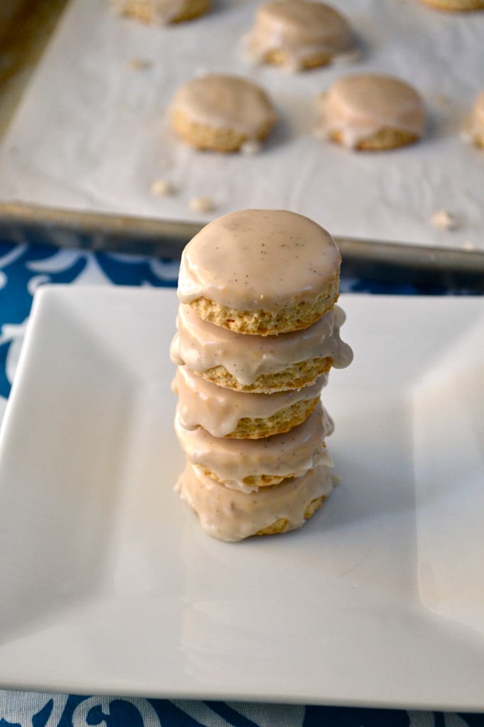 Mini Whole Wheat Almond & Vanilla Bean Scones