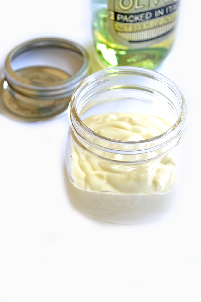 Roasted Garlic Mayo - whole30 approved and so tasty! Love this healthy mayo as a starter for sauces and dips!