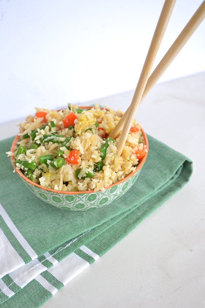 This Cauliflower Fried Rice is paleo & whole30 approved!! Super quick to throw together - click through for a video!