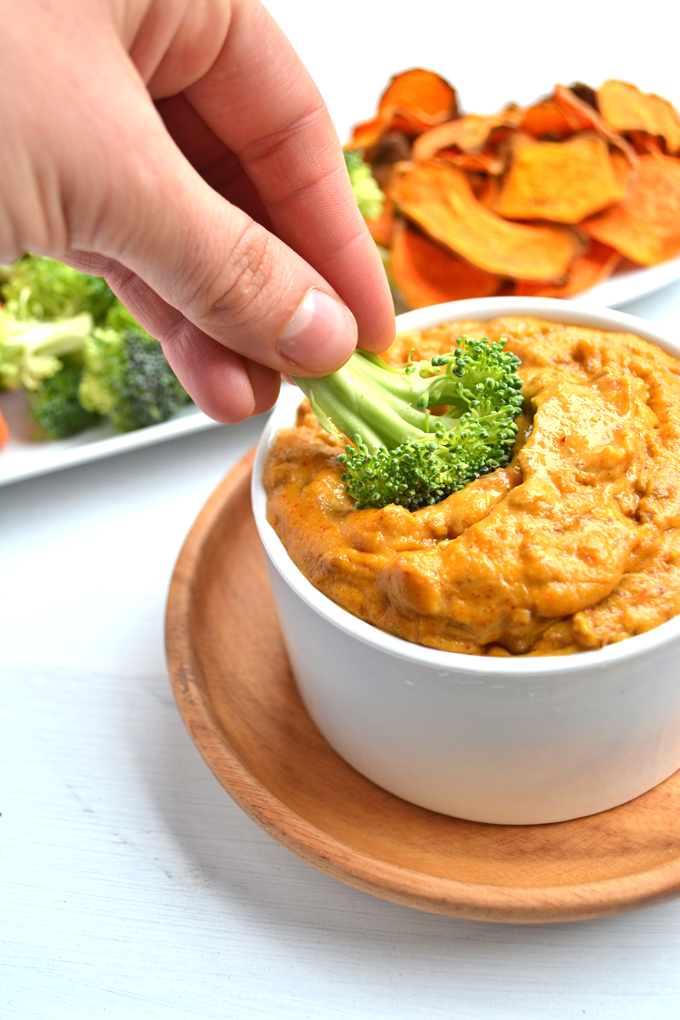 Paleo Chili Cheese Dip! This is a perfect whole30 approved appetizer for any occasion! Dairy free, gluten free, guilt free!