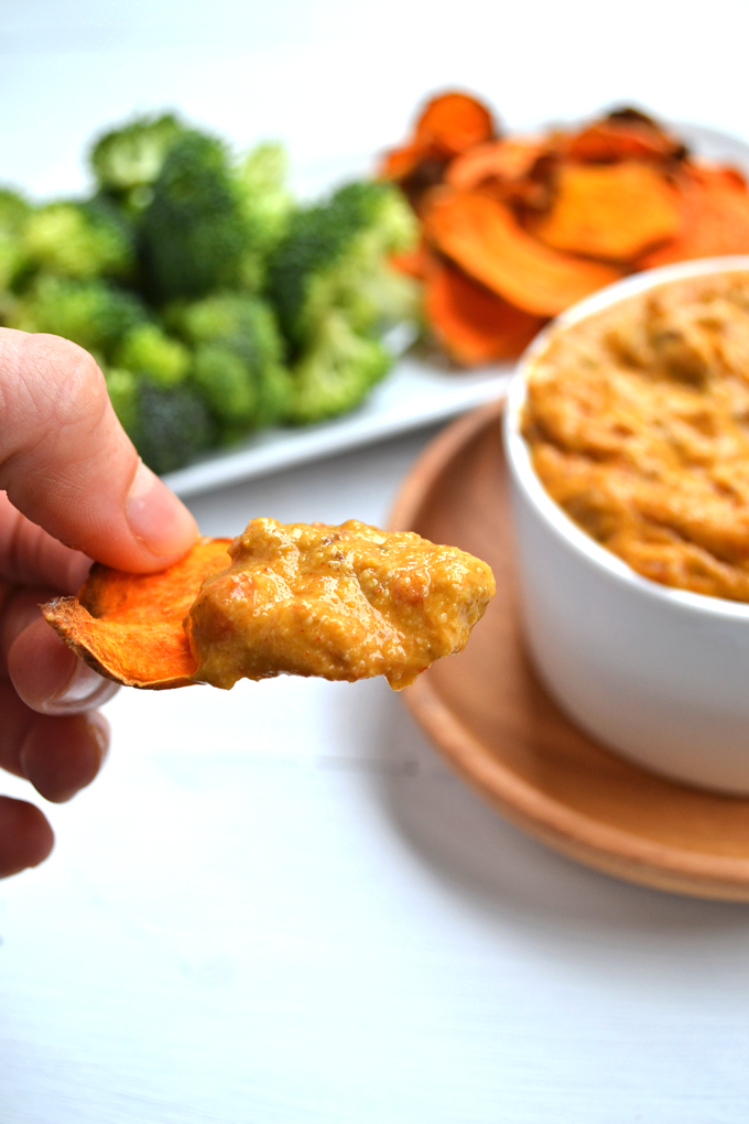 Paleo Chili Cheese Dip! This is a perfect whole30 approved appetizer for any occasion! Dairy free, gluten free, guilt free!