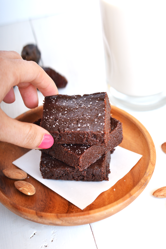 This Cacao Tahini Freezer Fudge has only 5 ingredients and is beyond simple to make! Paleo, gluten-free, dairy-free and vegan treat - perfect for a healthy snack or dessert!