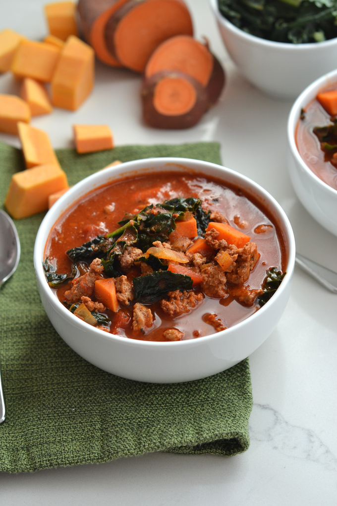 This Sweet Potato & Kale Chili is bean free and whole30 compliant! A healthy bowl perfect for a cold night