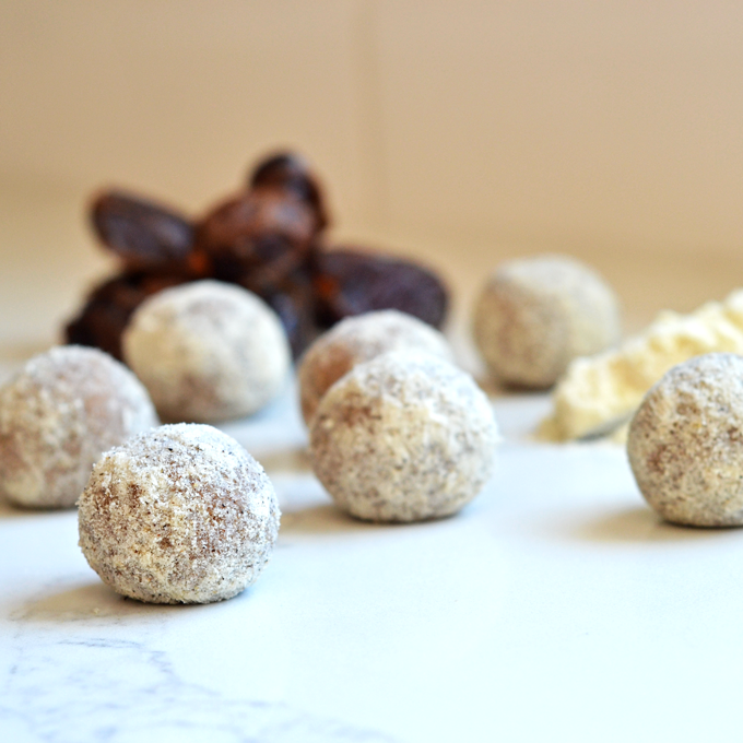 These Vanilla Shortbread Energy Balls recipe is perfect for a paleo snack or dessert that is clean, flavorful and only had 4 ingredients!