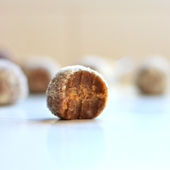 This Vanilla Shortbread Energy Ball recipe is perfect for a paleo snack or dessert that is clean, flavorful and only had 4 ingredients!