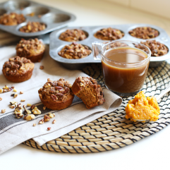 These Paleo Pumpkin Crunch Muffins are perfect for healthy holiday baking!