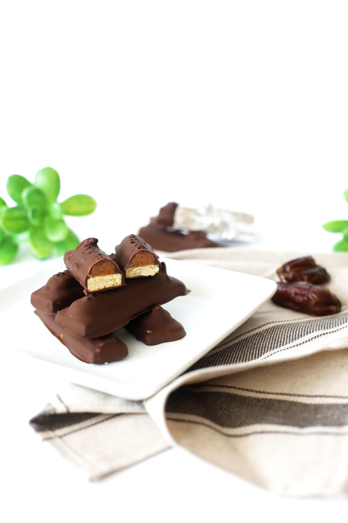 These Paleo Twix are a grain free and refined sugar free version of your favorite candy bar!