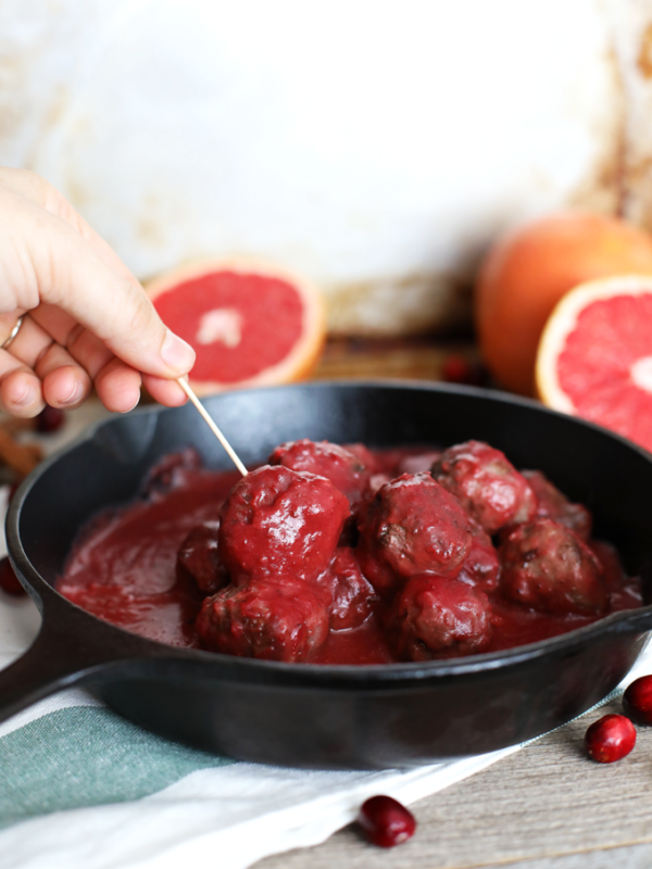 These Cranberry Grapefruit Meatballs are the perfect holiday appetizer for either thanksgiving or Christmas!