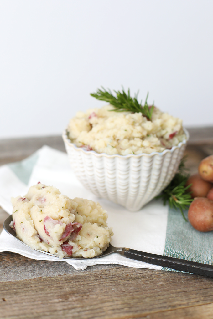 This Instant Pot Garlic Rosemary Cauliflower Potato Mash is a quick and easy side dish that is lightened up but still indulgent! A perfect whole30 thanksgiving side dish too!