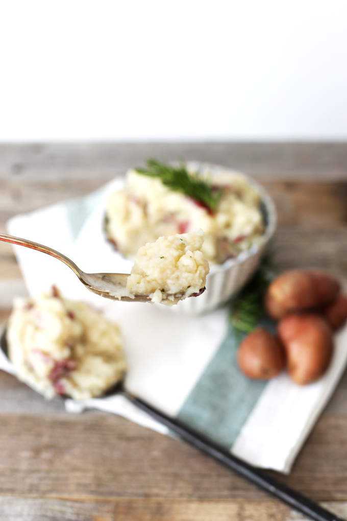 This Instant Pot Garlic Rosemary Cauliflower Potato Mash is a quick and easy side dish that is lightened up but still indulgent! A perfect whole30 thanksgiving side dish too!