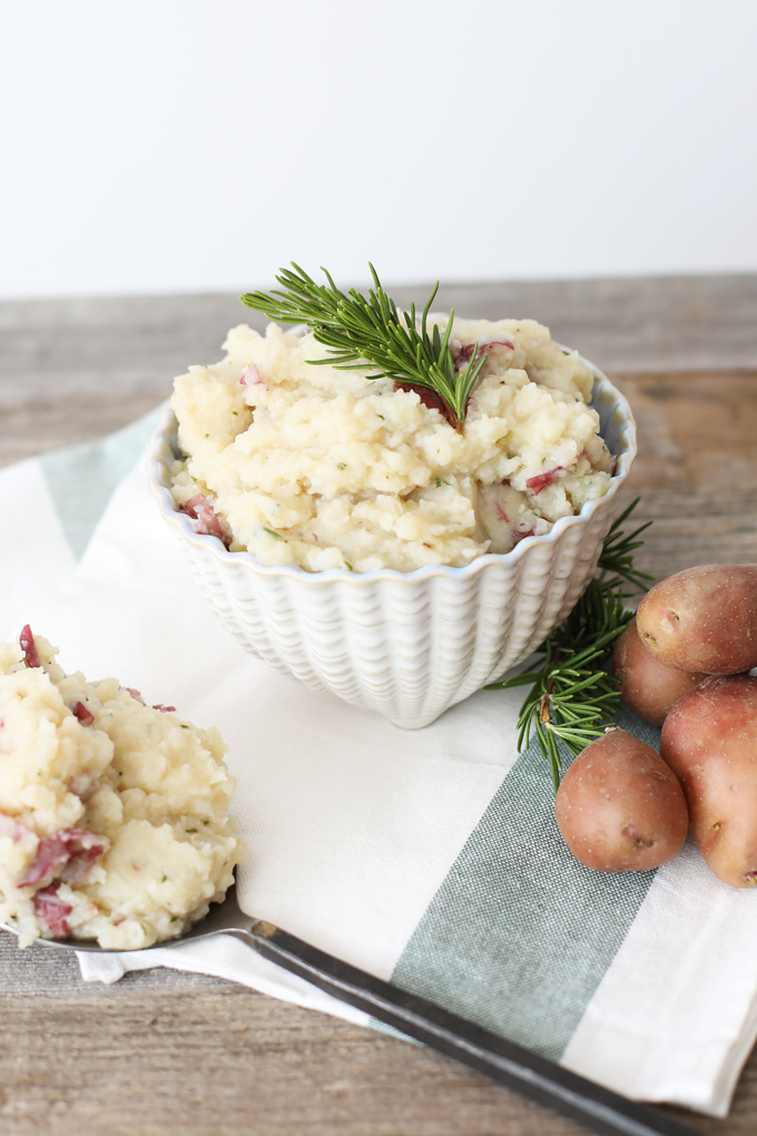 This Instant Pot Garlic Rosemary Cauliflower Potato Mash is a quick and easy side dish that is lightened up but still indulgent! A perfect whole30 thanksgiving side dish too!