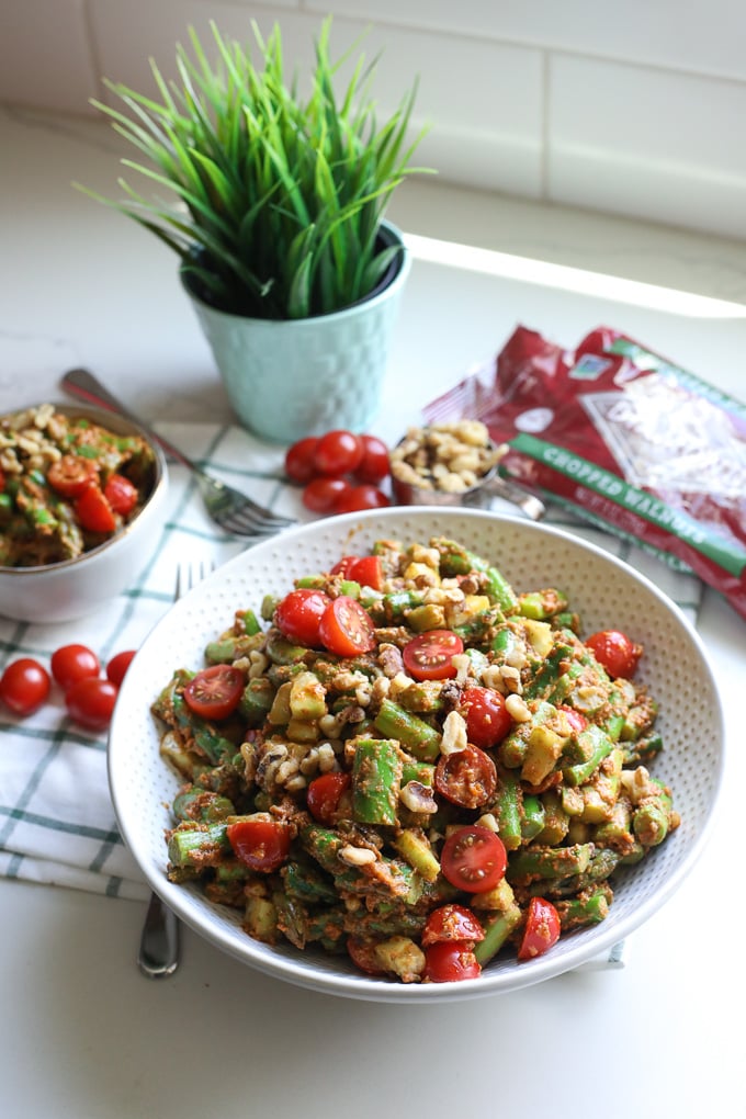 This Asparagus Salad with Sun Dried Tomato Pesto is a great spring time side dish! Paleo, super clean and packed with nutrients!