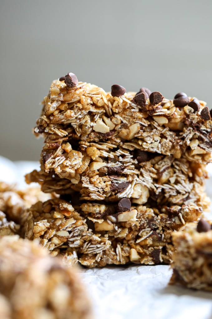 These Honey Chocolate Chip Granola Bars are so delicious and a great healthy alternative to all the store bought options out there!