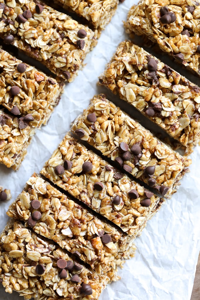 These Honey Chocolate Chip Granola Bars are so delicious and a great healthy alternative to all the store bought options out there!