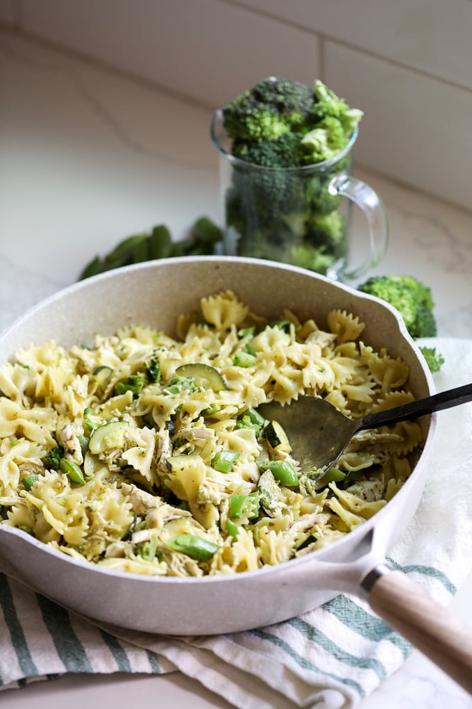 This Broccoli Pesto Chicken Pasta is the perfect veggie packed and light pasta dish for summer!