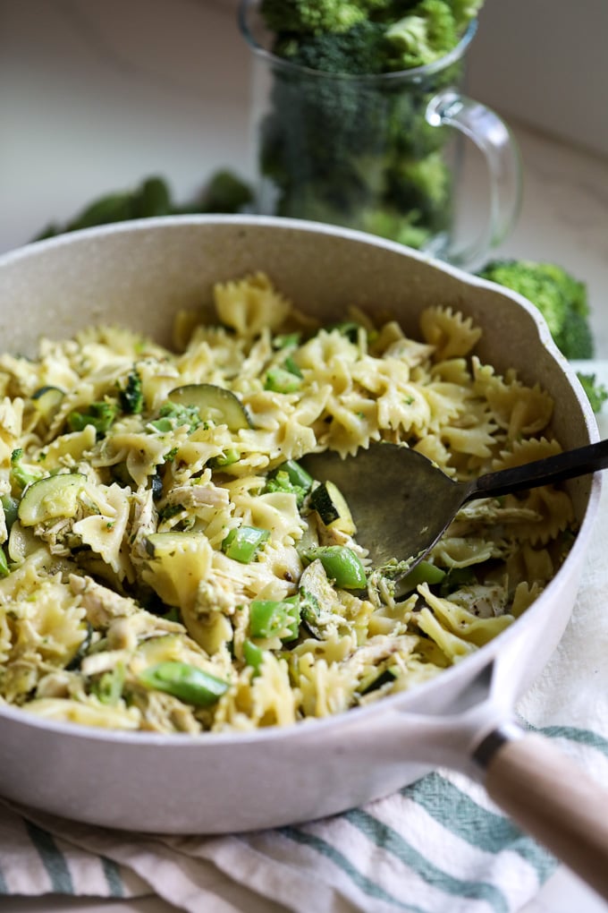 This Broccoli Pesto Chicken Pasta is the perfect veggie packed and light pasta dish for summer!