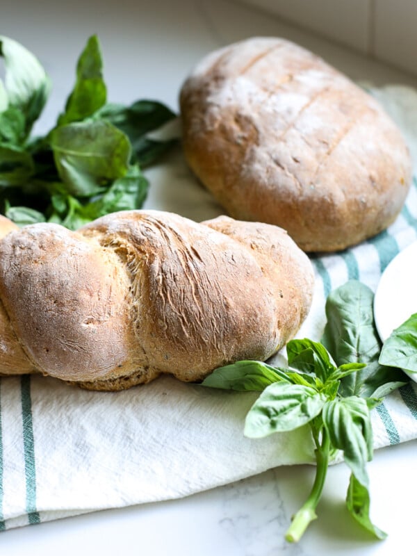 This basil and sun-dried tomato bread is so easy to make and tastes amazing!