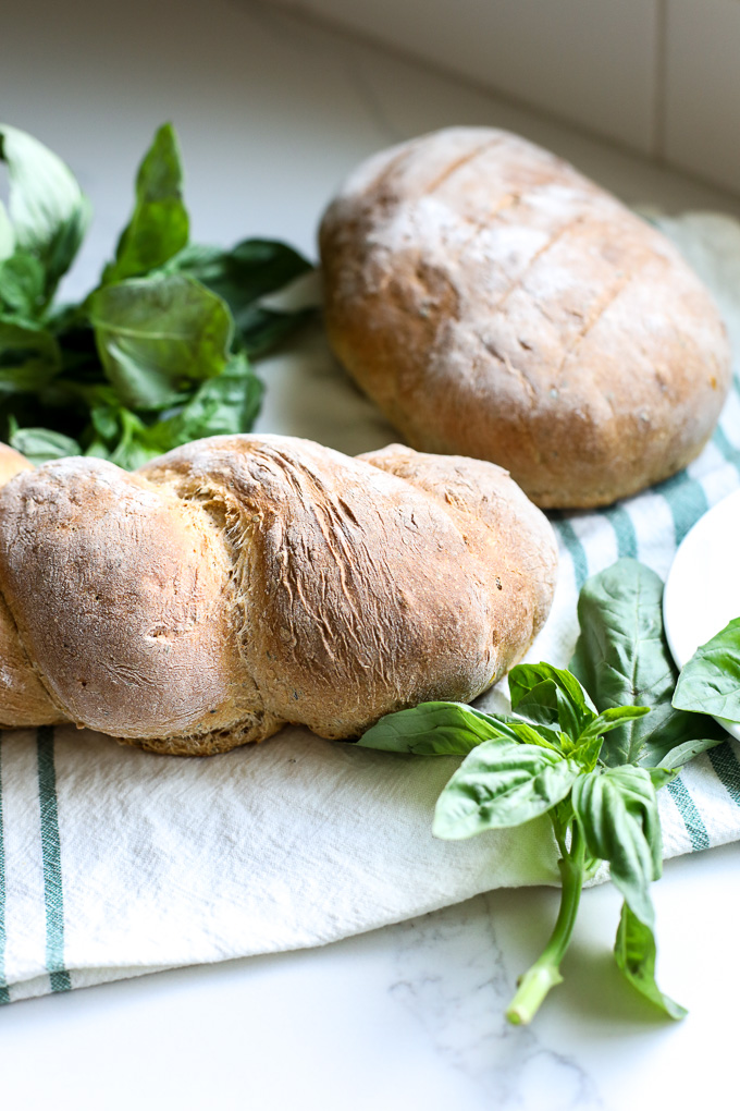 This basil and sun-dried tomato bread is so easy to make and tastes amazing!