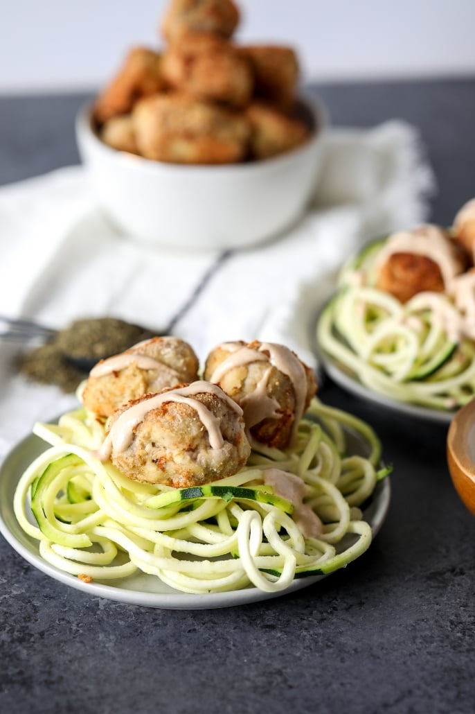 These Crispy Garlic Dill Turkey Meatballs are so simple to make, whole30 and super nice and crispy!