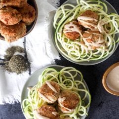 These Crispy Garlic Dill Turkey Meatballs are so simple to make, whole30 and super nice and crispy!