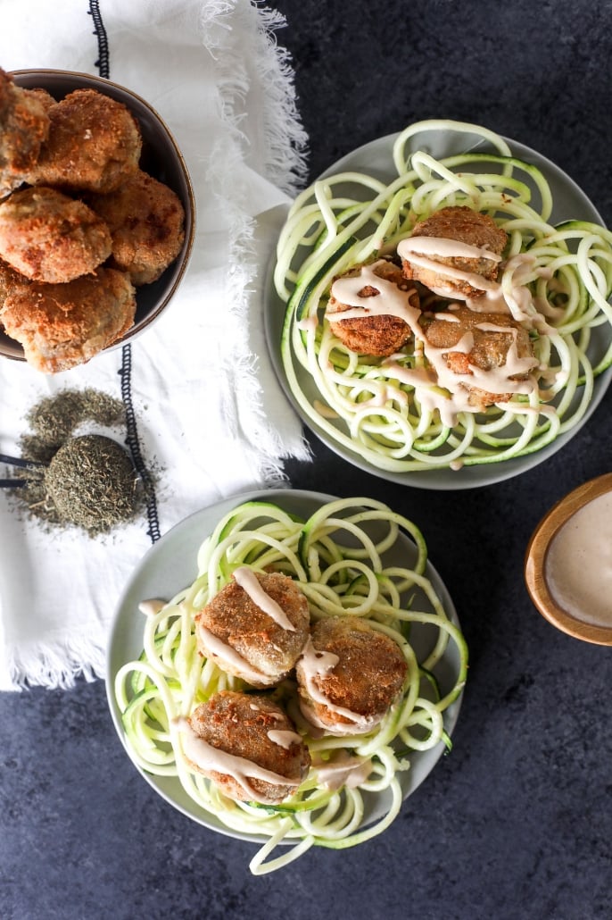 These Crispy Garlic Dill Turkey Meatballs are so simple to make, whole30 and super nice and crispy!