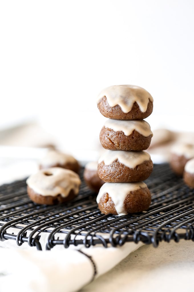 These Maple Donut Energy Balls taste just like your favorite donut but with a healthy twist!