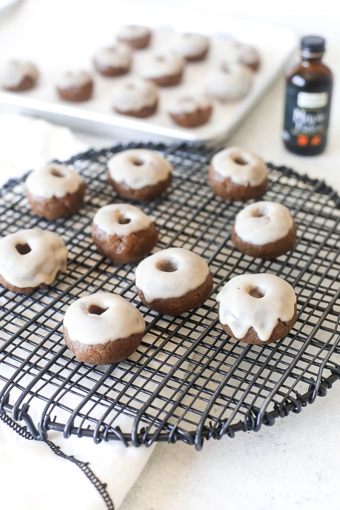 These Maple Donut Energy Balls taste just like your favorite donut but with a healthy twist!