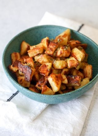 These Crispy Garlic Potatoes are a great whole30 compliant side dish to any meal!