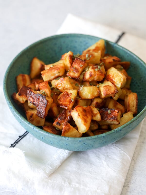 These Crispy Garlic Potatoes are a great whole30 compliant side dish to any meal!