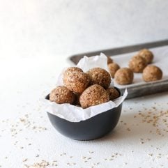 These Nut-free oatmeal energy bites are naturally sweetened and nut free so they are great to add into a lunch box for any school lunch!
