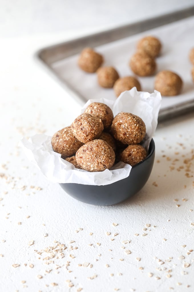 These Nut-free oatmeal energy bites are naturally sweetened and nut free so they are great to add into a lunch box for any school lunch!