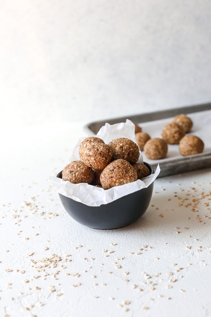 These Nut-free oatmeal energy bites are naturally sweetened and nut free so they are great to add into a lunch box for any school lunch!