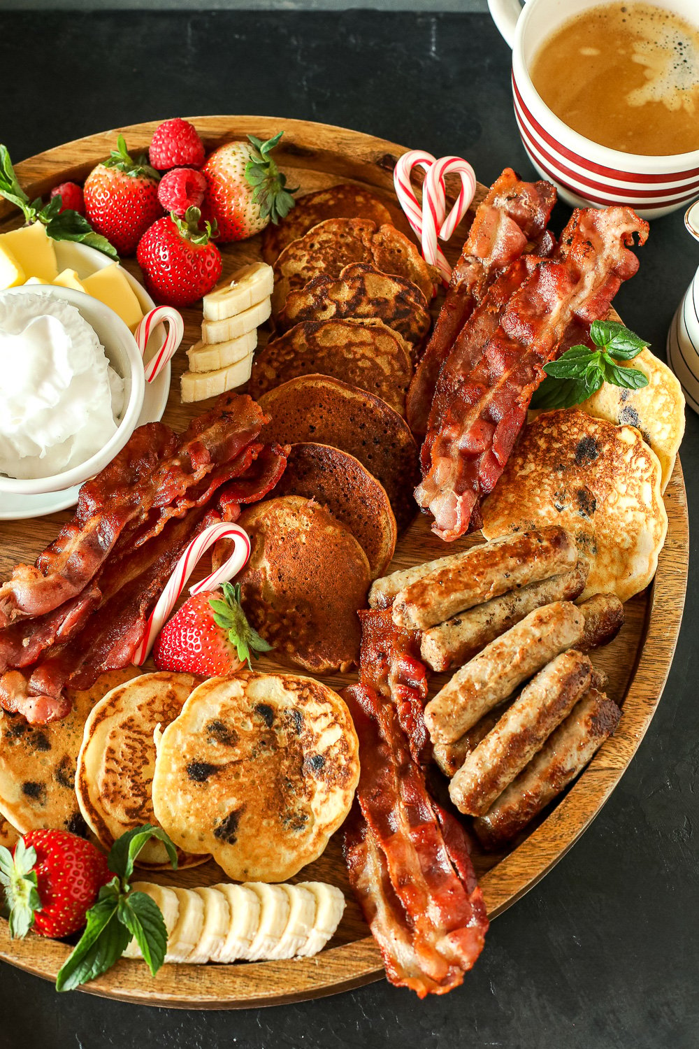 This Christmas Breakfast Board is such a fun and simple way to celebrate on christmas morning. Kid's love getting to pick what they want to build their plate!