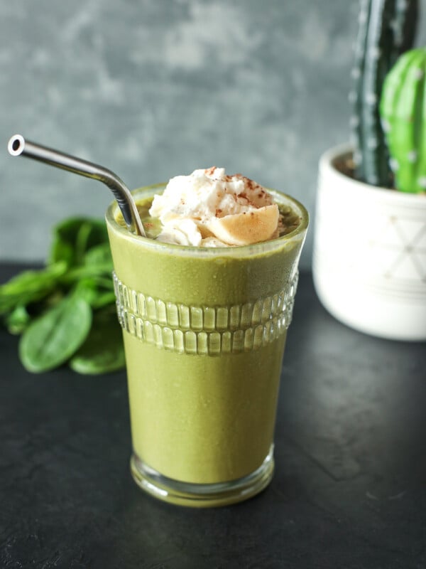 This Green Chunky Monkey Smoothie is a great way to get your greens in in the morning while tasting like a yummy milkshake!