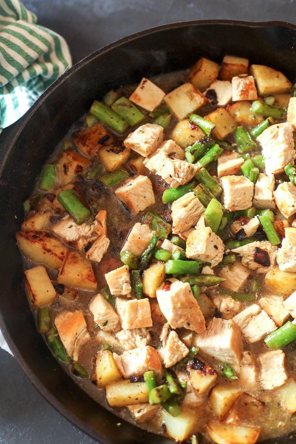 This Lemon Rosemary Chicken & Asparagus Skillet is a simple, healthy and Whole30 compliant dinner that is perfect for busy weeknights!