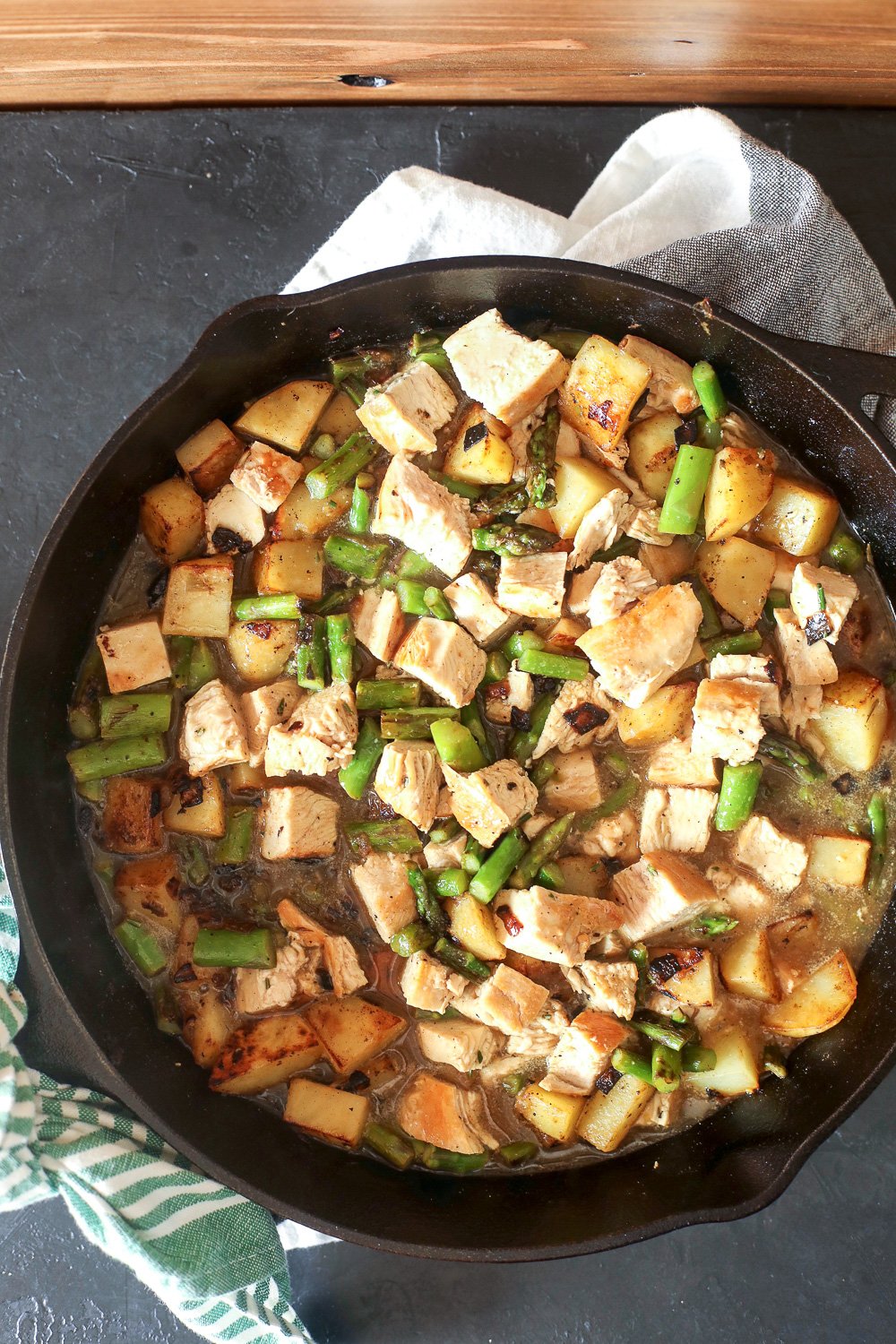 This Lemon Rosemary Chicken & Asparagus Skillet is a simple, healthy and Whole30 compliant dinner that is perfect for busy weeknights!