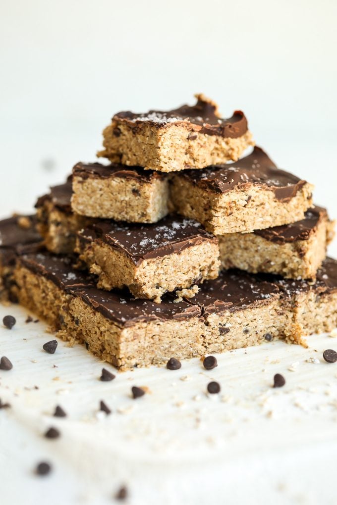 These Oatmeal Chocolate Chip Cookie Dough Bars are gluten free, dairy free, refined sugar free and no bake! They are so simple and so tasty.