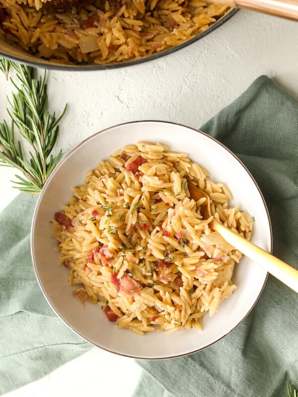 This One Pot Rosemary Bacon Orzo is dairy free and takes only 15 minutes to throw together!