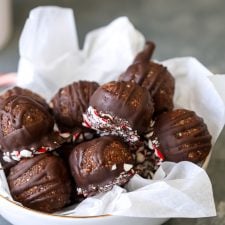 These Chocolate Peppermint Energy Truffles are the perfect mix of healthy ingredients packed with nutrients but also dipped in chocolate for a truffle taste!