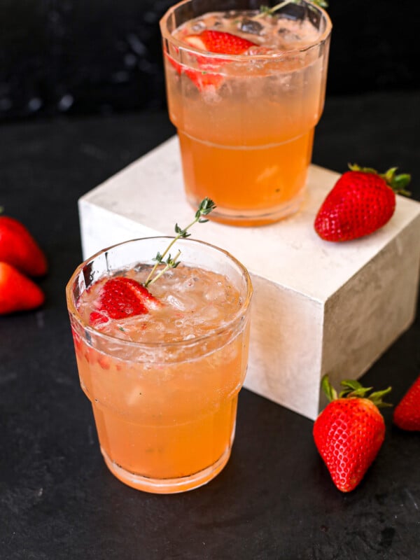 This Strawberry Thyme Spritz is a super easy and healthy cocktail you will love!