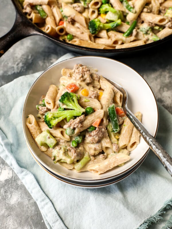 Weeknight Garlic Veggie Pasta is my go-to recipe for a quick and nutritious weeknight dinner that is gluten free and dairy free!