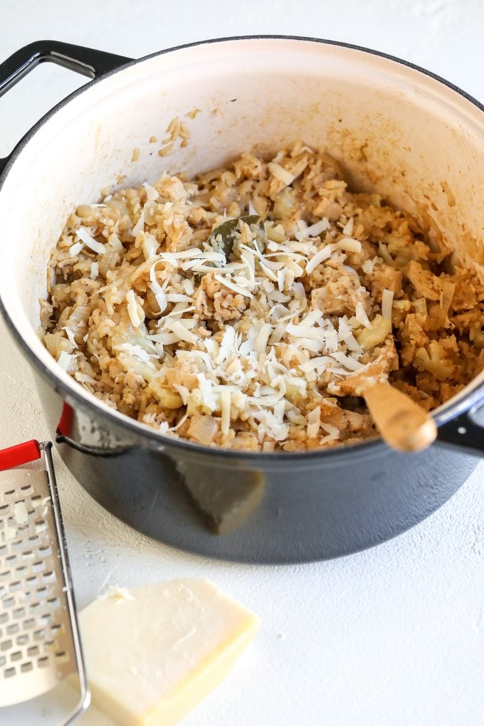 This One Pot French Onion Soup Rice is a healthy, gluten free, one dish dinner that the whole family will love!