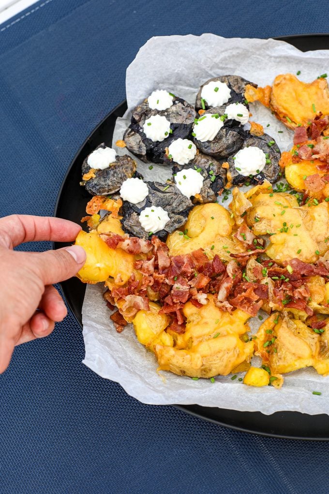 These Smashed & Loaded Potatoes are perfect for summer! Turn them into an american flag to impress on the 4th of July!