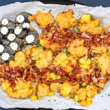 These Smashed & Loaded Potatoes are perfect for summer! Turn them into an american flag to impress on the 4th of July!