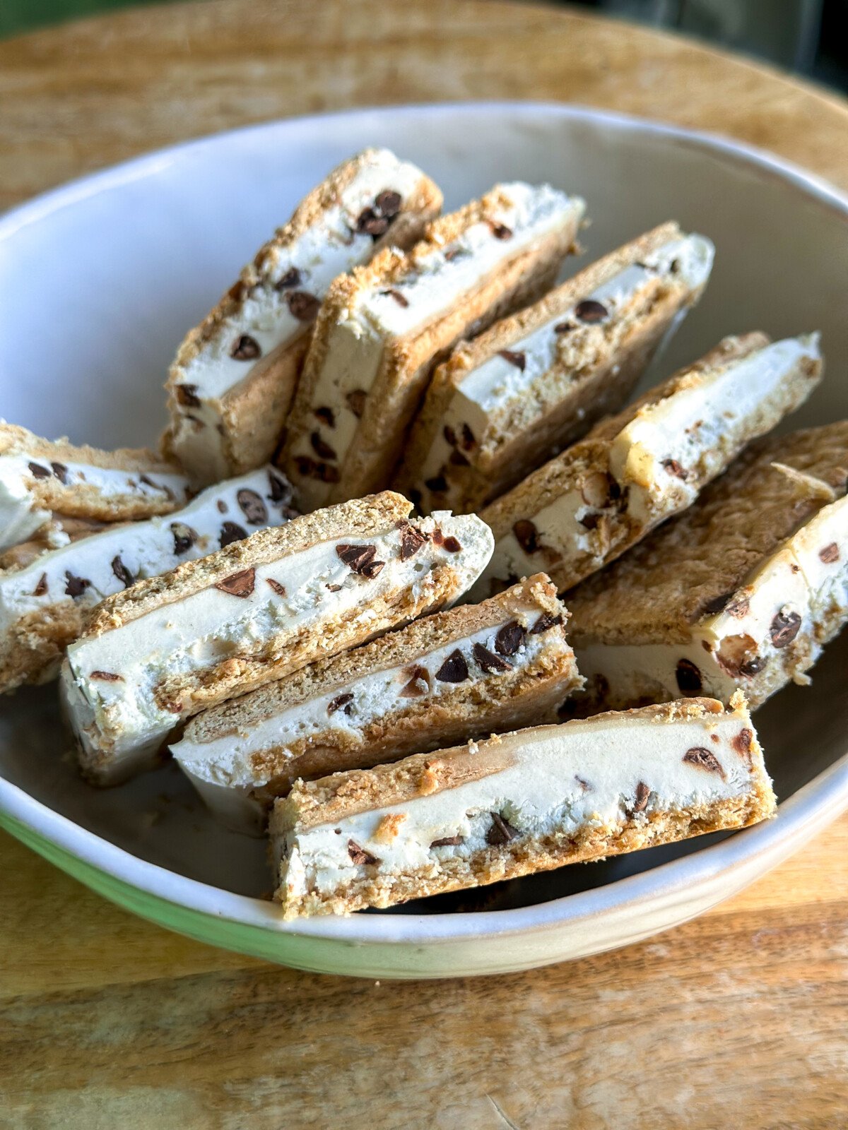 These Cashew Cheesecake Bites are a simple and dairy free desserts that everyone will love!