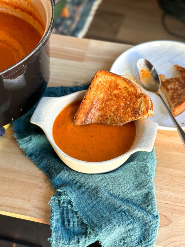 This Roasted Bell Pepper & Tomato Soup recipe is perfect for the colder months & a grilled cheese!